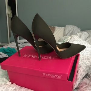 Shoe dazzle dark olive green heels 🌵